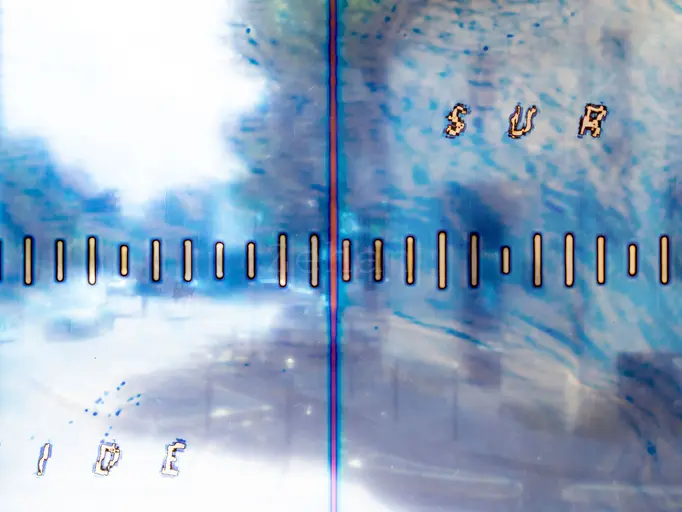 JOBALL找專家作品 [Une présence liquide sur le pont de Pierre] 的封面圖